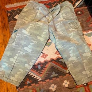 Camo cargo capris 22W